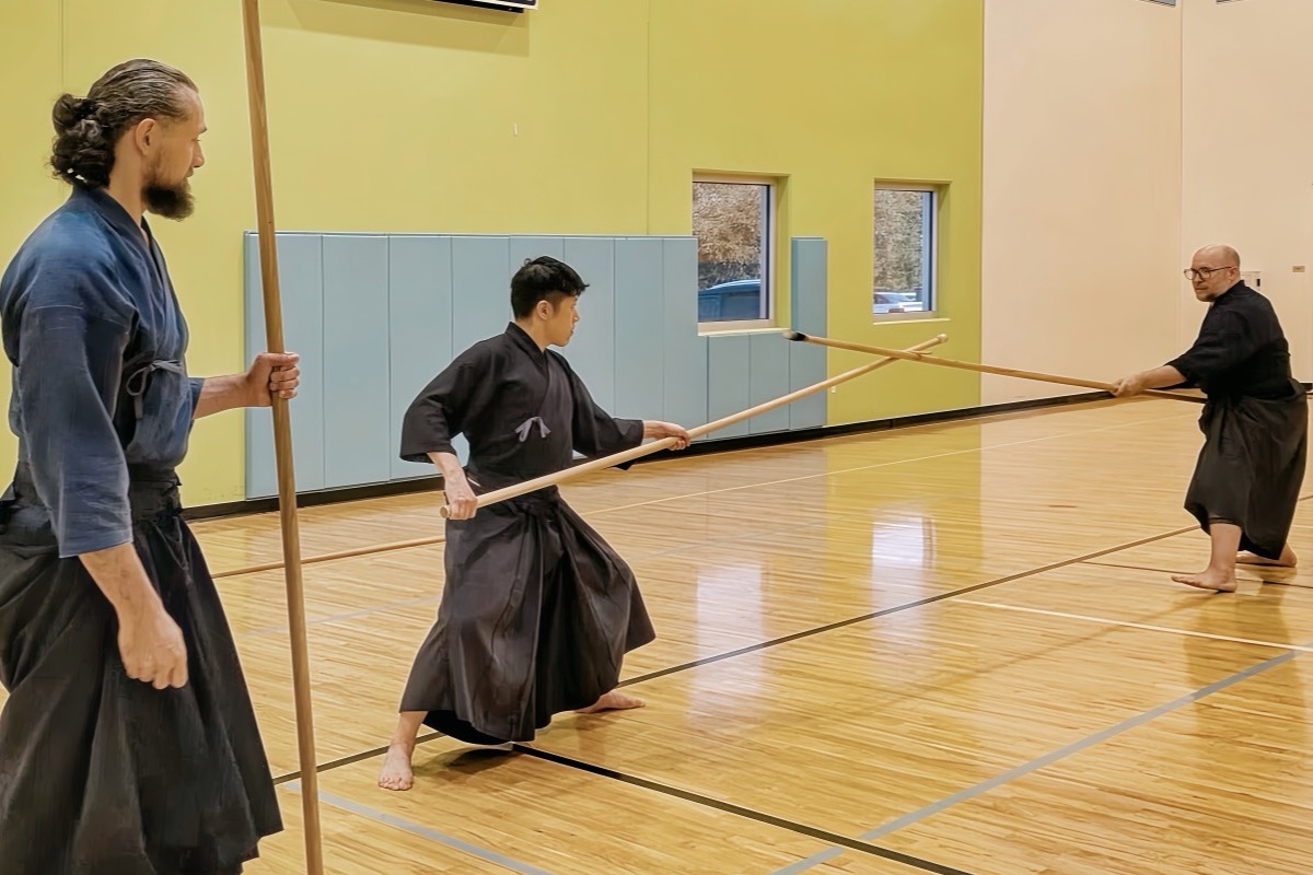 Hōzōin-ryū practitioners training with straight and cross-shaped spears at a gasshuku in Port Charlotte, Florida